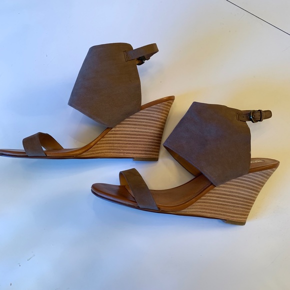 Halogen Clarette Suede Leather Wedge Sandal Brown Size 9 - Picture 3 of 13